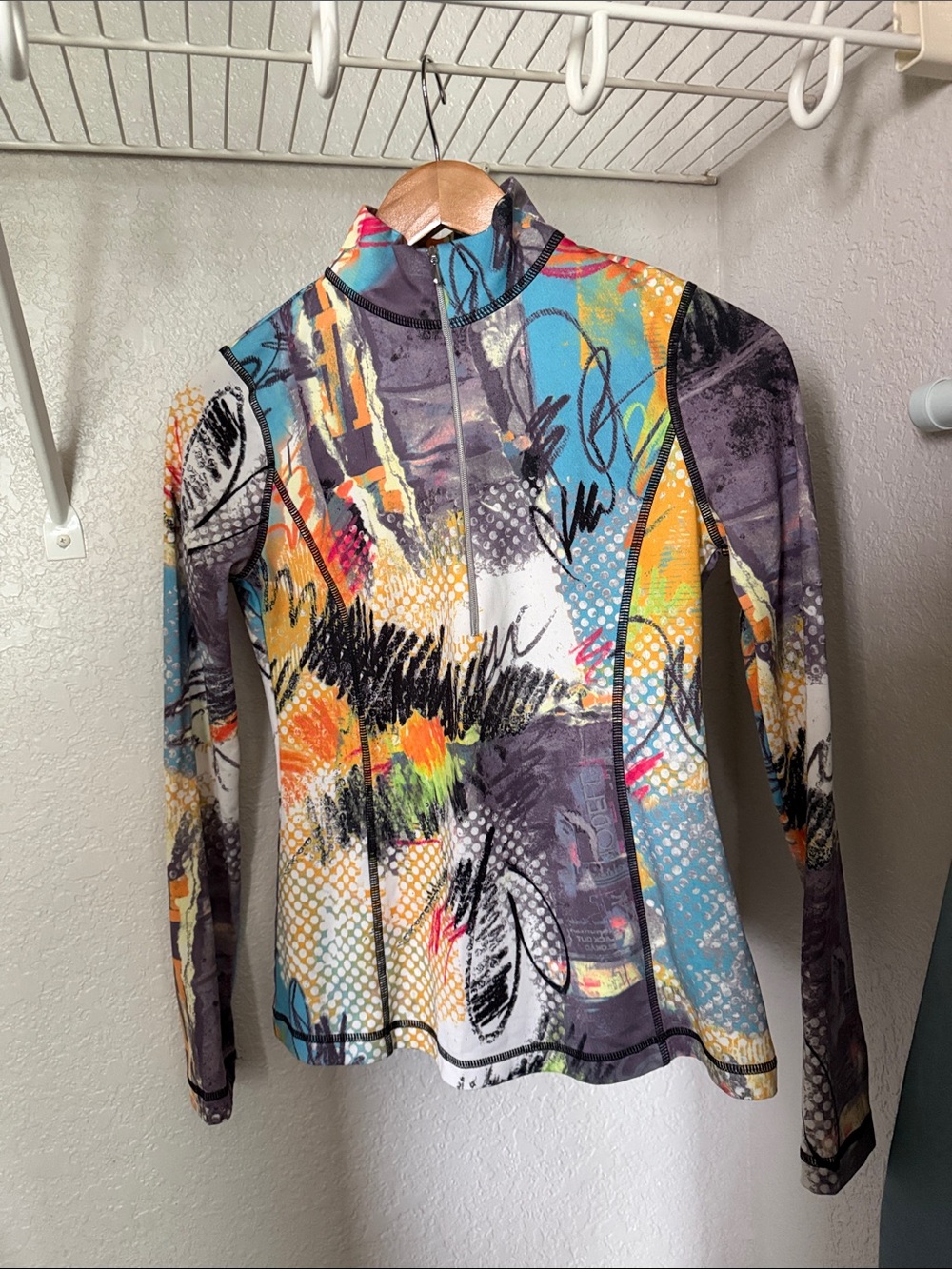 Snoskins Womens Small Abstract
Graffiti Paint Splatter Zip
Top